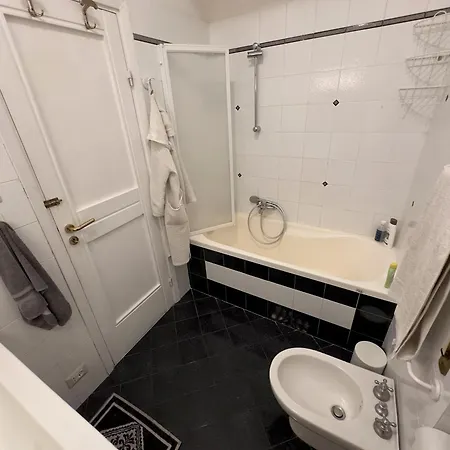 Comfort And Quiet Few Steps From The Ligurian Sea ジェノヴァ